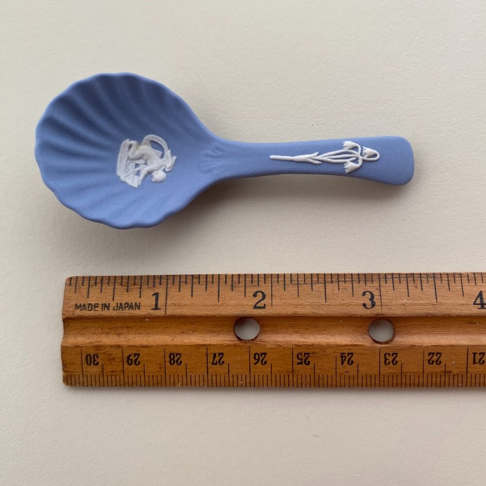 Wedgwood Blue Jasperware Christening Spoon with White Motif - Cupid and Lilies - Picture 6 of 8